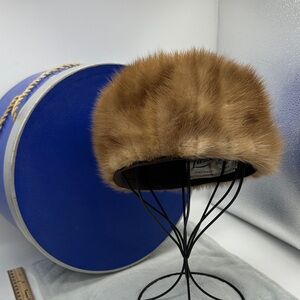 Vintage Lazarus of Paris/Cincinnati Mink Cloche/Pill Box Hat
Dates-1940’s-60’s